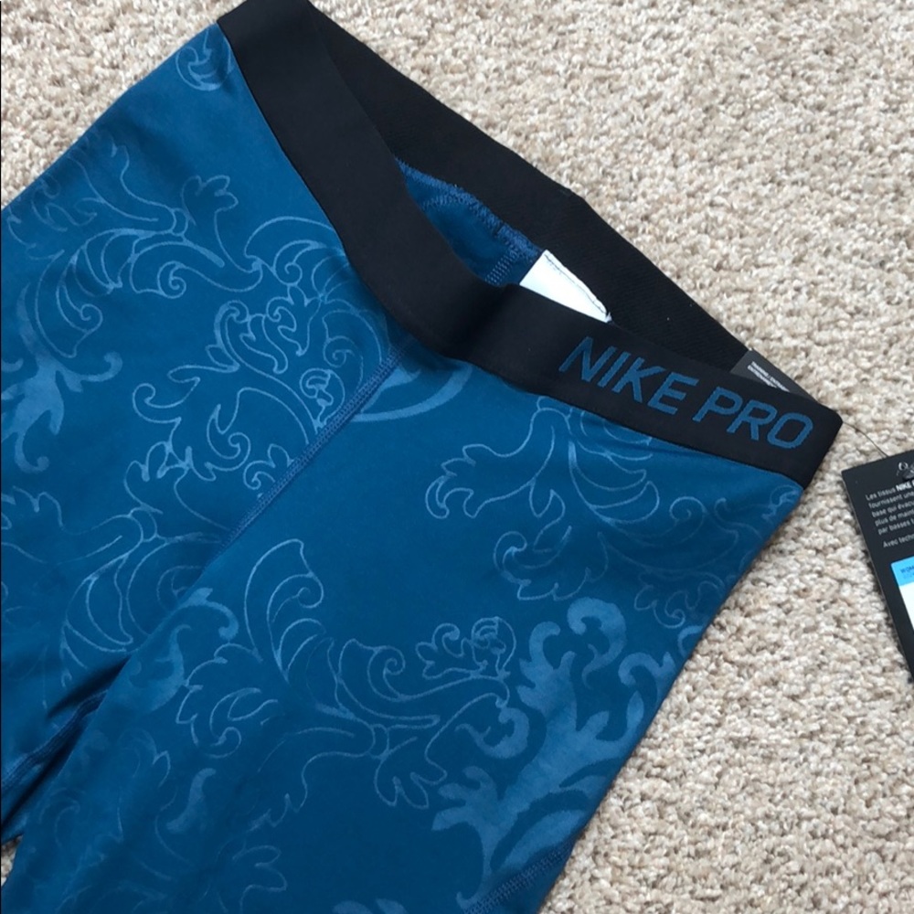 💦NIKE PRO TRAINING TIGHT FIT LEGGINGS